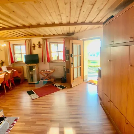 Grosse-ferienwohnung-pool-sauna-hallenbad-wintersport-bei-passau