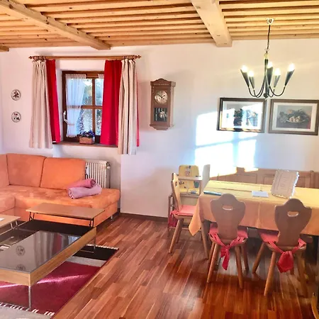 Grosse-ferienwohnung-pool-sauna-hallenbad-wintersport-bei-passau *
