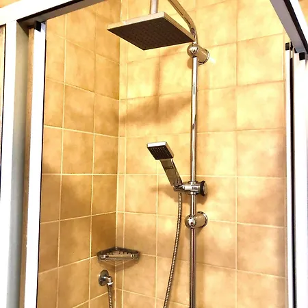 アパート Grosse-ferienwohnung-pool-sauna-hallenbad-wintersport-bei-passau ハウツェンベルク