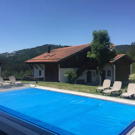 Grosse-ferienwohnung-pool-sauna-hallenbad-wintersport-bei-passau *