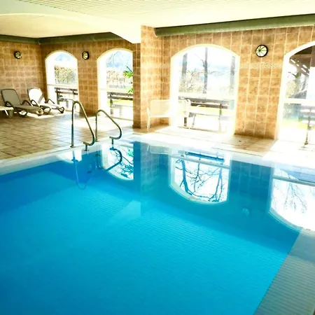 Grosse-ferienwohnung-pool-sauna-hallenbad-wintersport-bei-passau アパート *