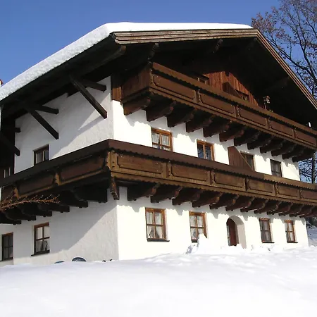 Grosse-ferienwohnung-pool-sauna-hallenbad-wintersport-bei-passau