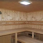 Grosse-ferienwohnung-pool-sauna-hallenbad-wintersport-bei-passau Apartman