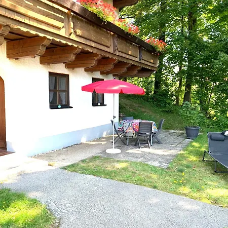 Grosse-ferienwohnung-pool-sauna-hallenbad-wintersport-bei-passau