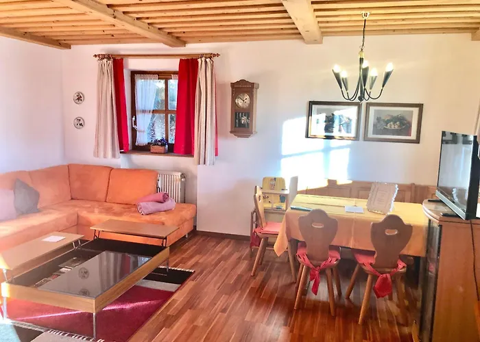 Grosse-ferienwohnung-pool-sauna-hallenbad-wintersport-bei-passau *