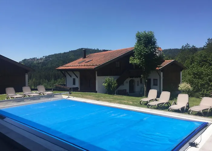 Grosse-ferienwohnung-pool-sauna-hallenbad-wintersport-bei-passau *