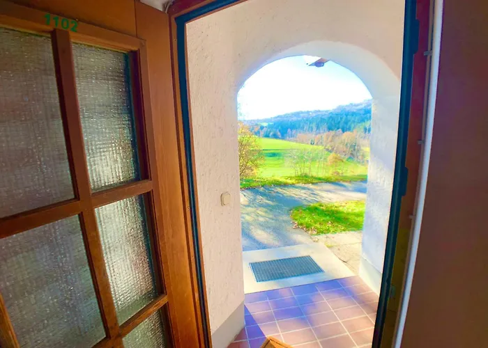 Grosse-ferienwohnung-pool-sauna-hallenbad-wintersport-bei-passau דירה