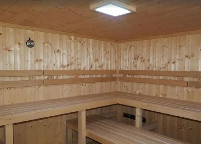 Grosse-ferienwohnung-pool-sauna-hallenbad-wintersport-bei-passau דירה