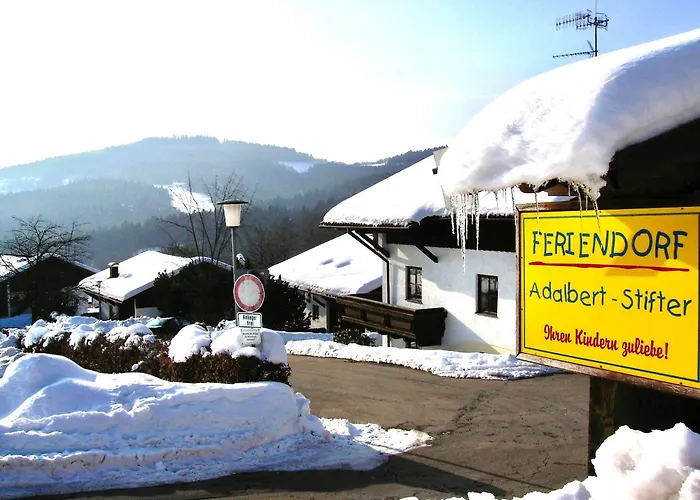 Grosse-ferienwohnung-pool-sauna-hallenbad-wintersport-bei-passau דירה